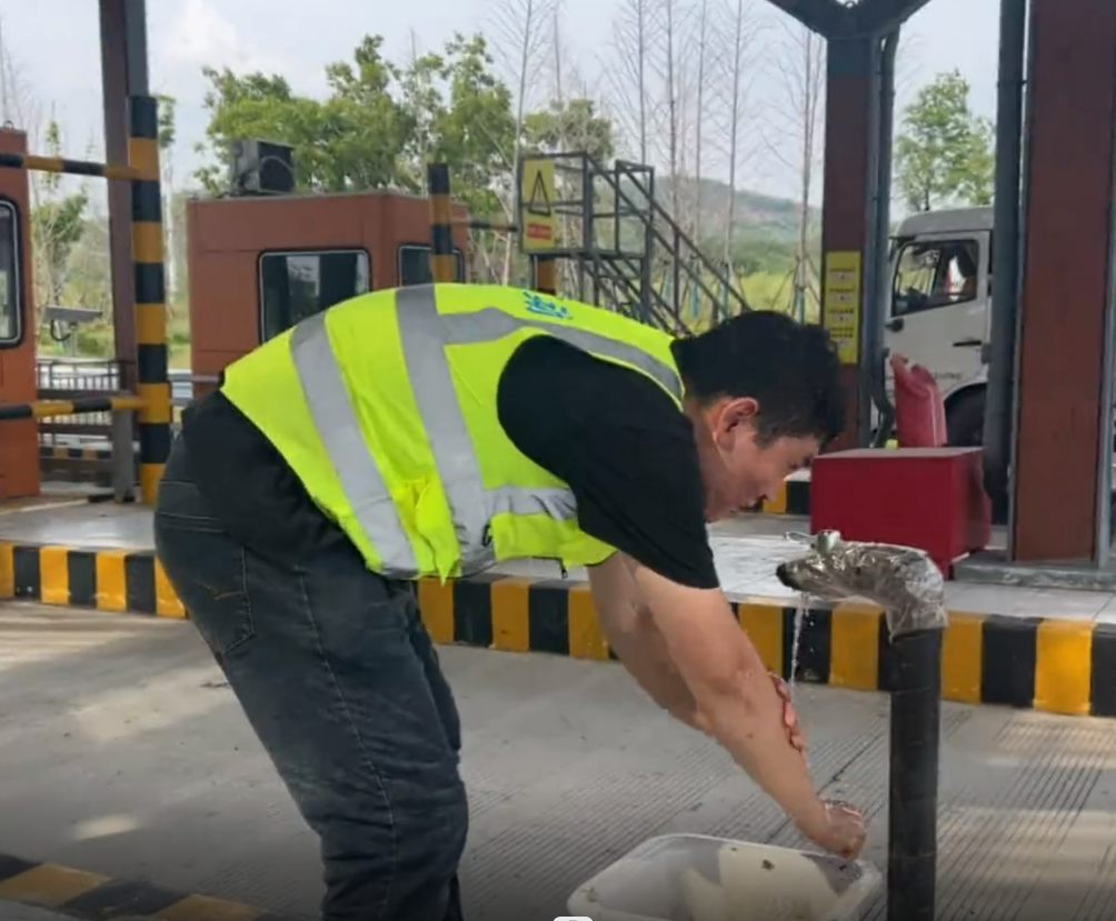 感動(dòng)故事匯：汗水詮釋感動(dòng)擔(dān)當(dāng)，我們與酷暑“正面剛”！