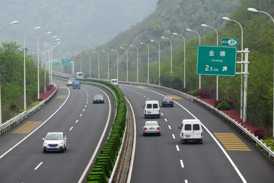 來自交通運輸行業的代表委員熱議政府工作報告 開路先鋒信心滿懷奔赴新征程